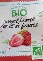 Yaourt brassé sur lit de fraises
