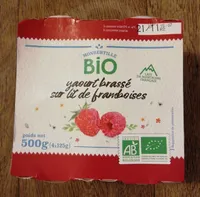 Yaourt brassé sur lit de framboises