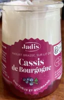 Yaourt brassé sur lit de cassis
