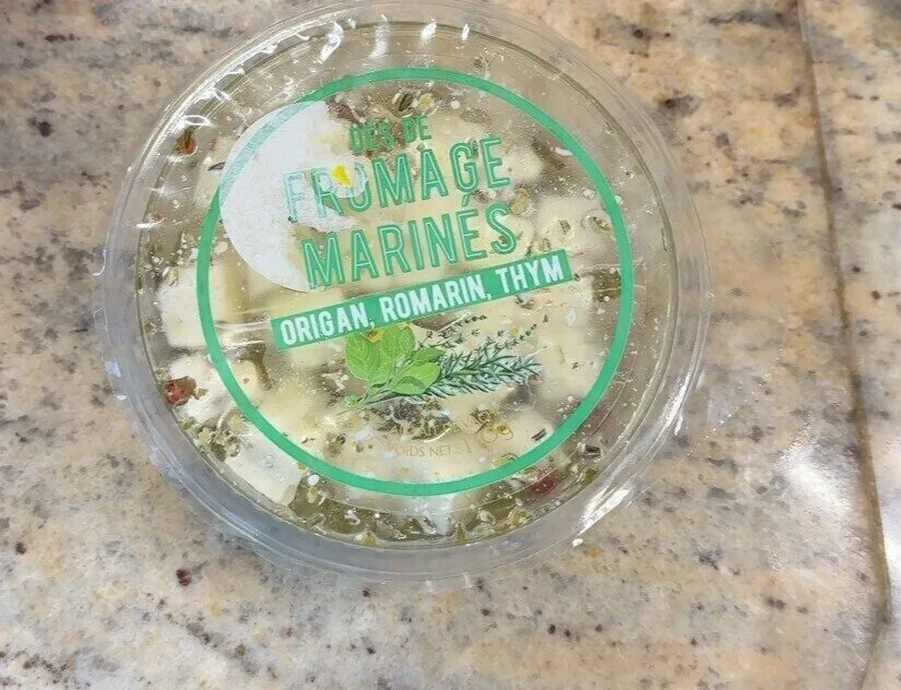 Dés de fromage marinés origan romarin thym