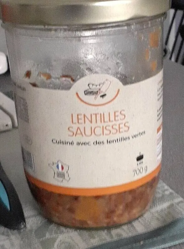 Lentilles saucisses avec des lentilles vertes