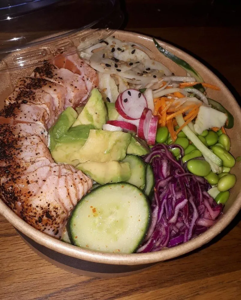 Poke Salmon Aburi