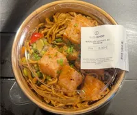 Nouilles sautées au saumon