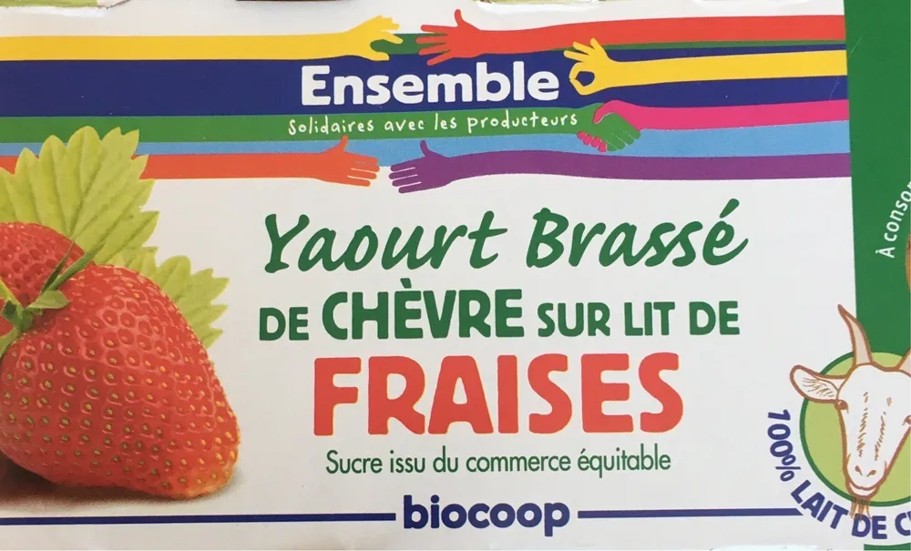 Yaourt brassé de chevre sur lit de fraise