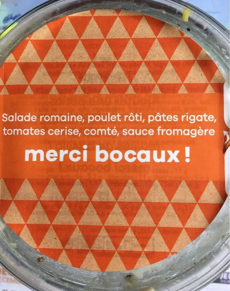 Salade, poulet, pâte, comté