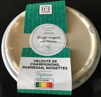 Goûter de champignons, parmesan, noisettes