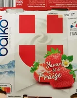 Yaourt sur lit de fraise