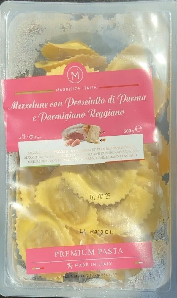 Mezzelune con prosciutto e parmigiano