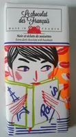 Noir et éclats de noisettes