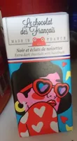 Noir et éclats de noisettes
