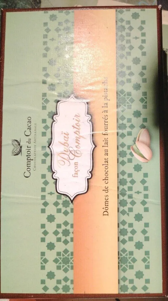 Dômes de chocolat au lait fourrés a la pistache