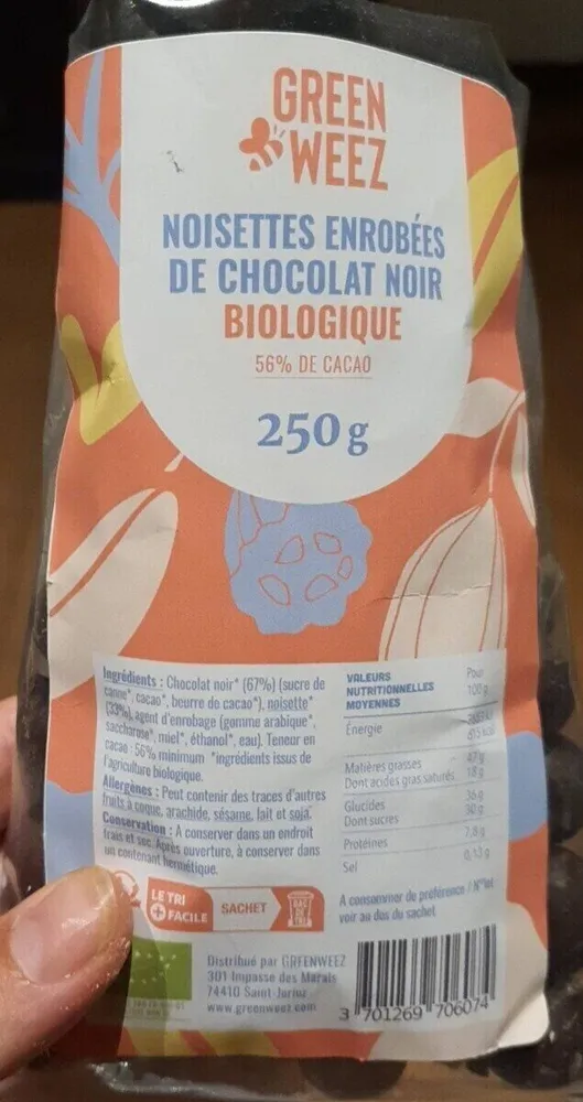 Noisettes enrobées de chocolat noir