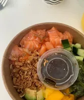Poke bowl saumon