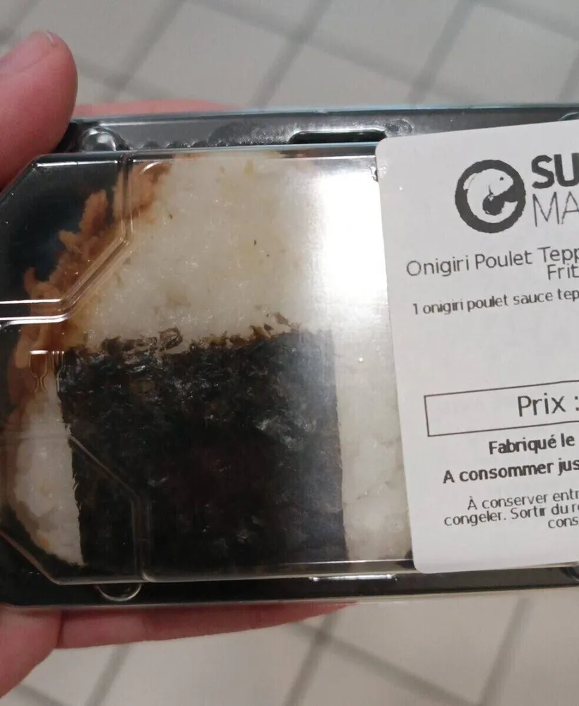 Onigiri poulet teppan & oignons frits