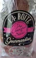 assortiment de bonbons de chocolat, de biscuits,et de nougat