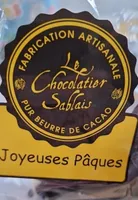 Moulage de chocolat noir décoré