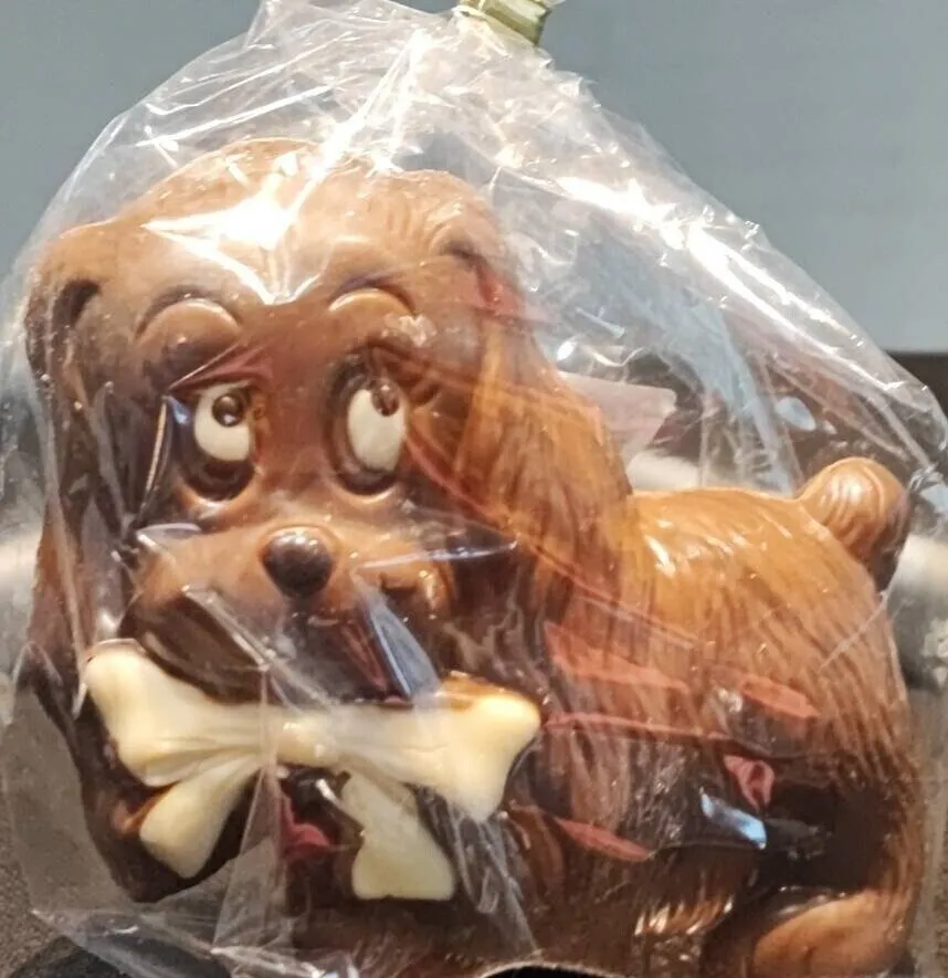 Moulage de chocolat au lait décoré