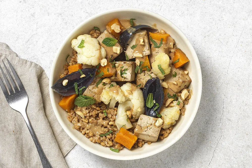 Tofu mariné, épeautre, légumes de saison & sauce s