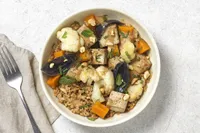 Tofu mariné, épeautre, légumes de saison & sauce s
