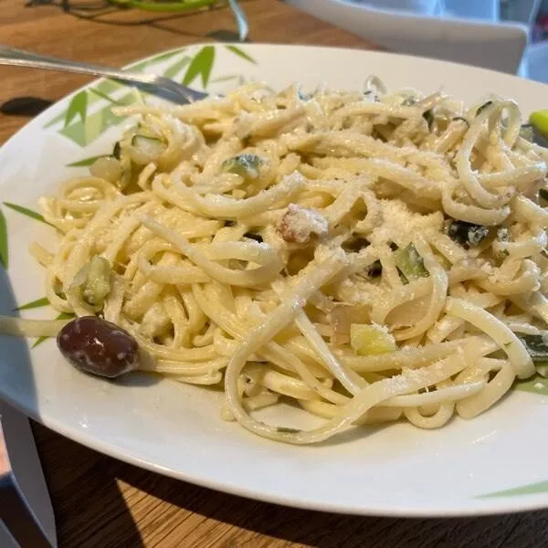 Linguine IGP courgettes olives noires & gorgonzola