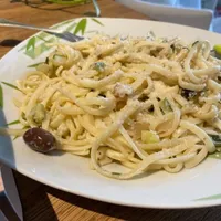 Linguine IGP courgettes olives noires & gorgonzola