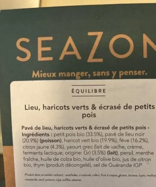 Merlu, haricots verts et écrasé de petits pois