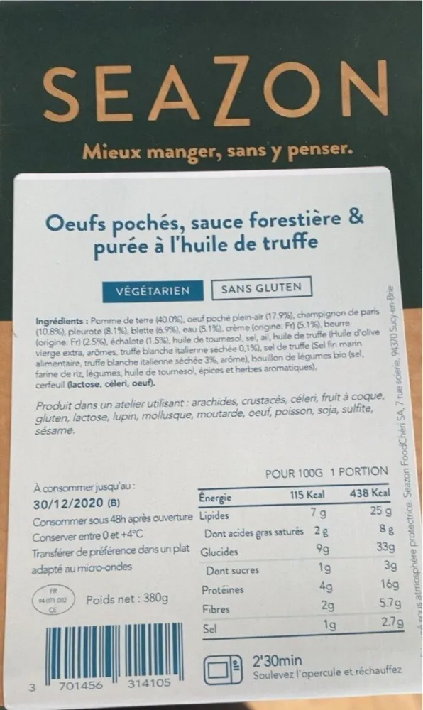 oeufs pochés, sauce forestière et purée à l'huile de truffe