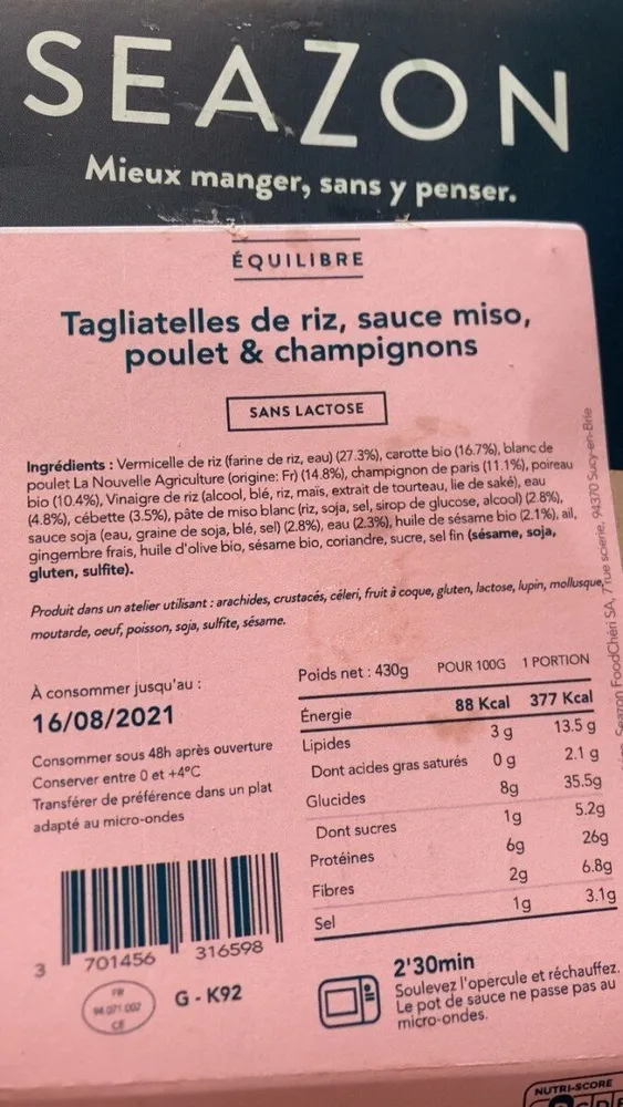 Tagliatelles de ruz, sauce mizo, poulet