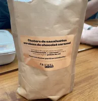 Clusters de cacahuètes enrobées de chocolat caramel