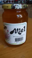 Miel mis en pot par l'apiculteur