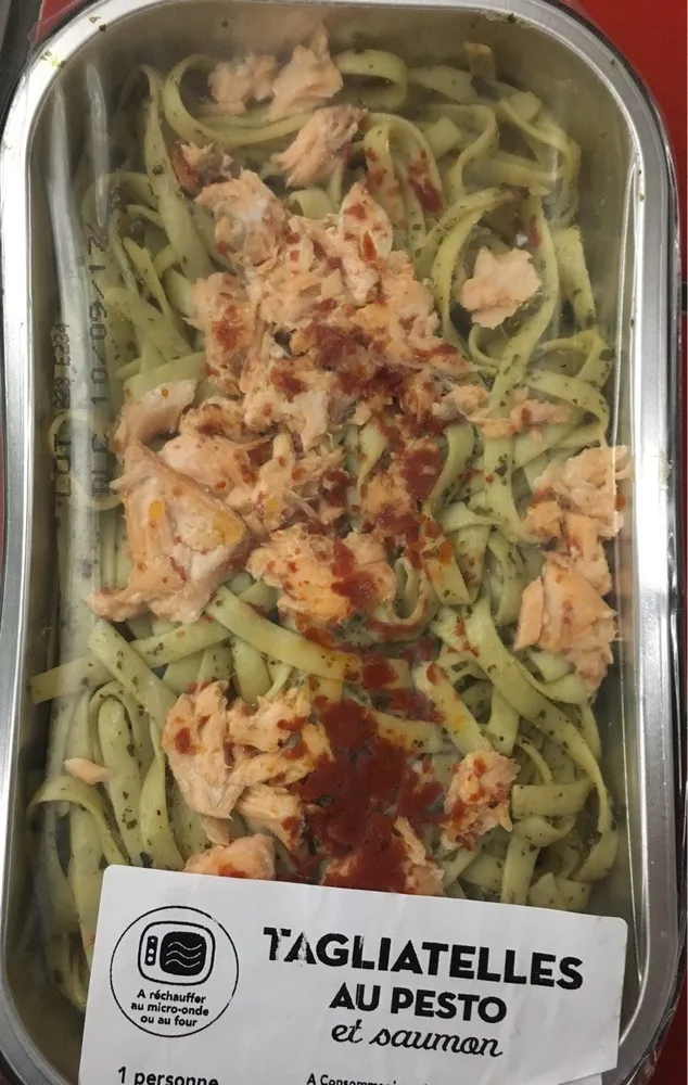 Tagliatelles au pesto et saumon