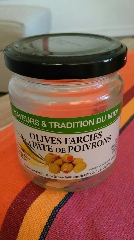 Olives farcie à la pâte de poivrons