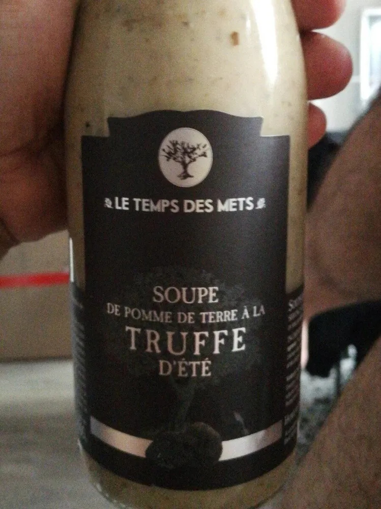 Soupe de pommes de terre à la truffe d'été