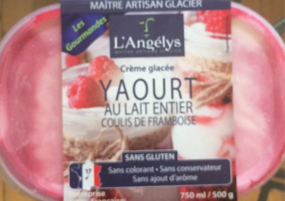Crème glacée yaourt au lait entier coulis de framboise
