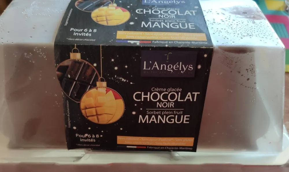 Crème glacée chocolat noir langue