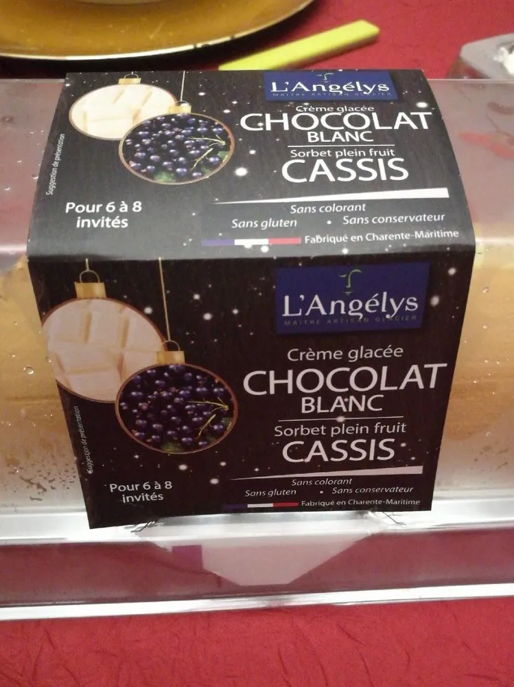 Bûche glacée chocolat blanc & cassis