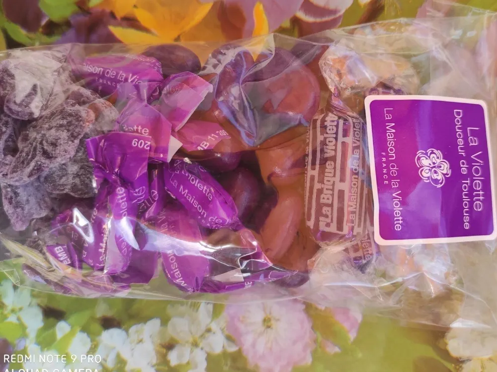 Bonbons brique feuilleté praliné saveur Violette 165g
