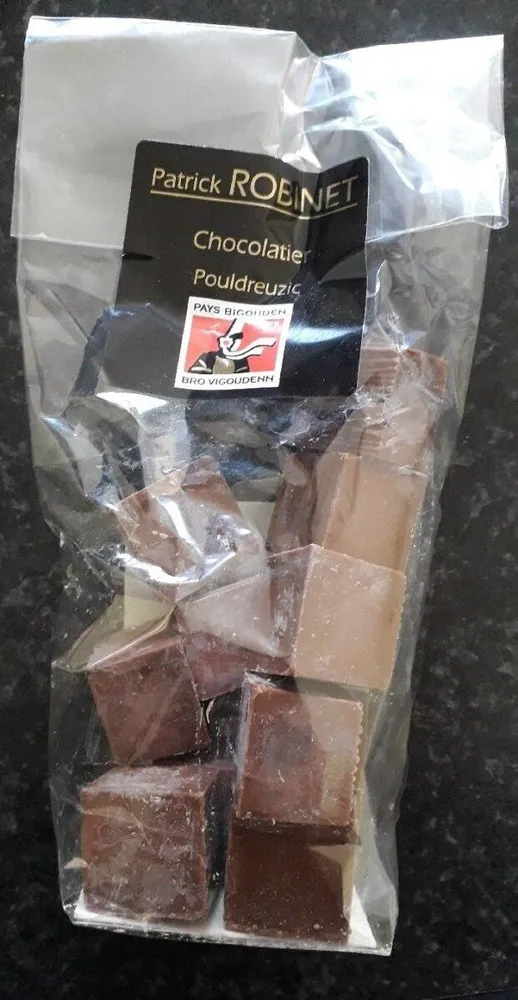 Bonbon au chocolat au lait 35% fourré d'un praliné