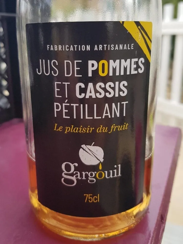 Jus de pommes et cassis pétillant