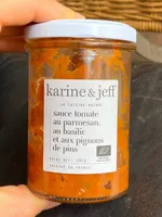 Sauce tomate au parmesan, au basilic et aux pignons de pins