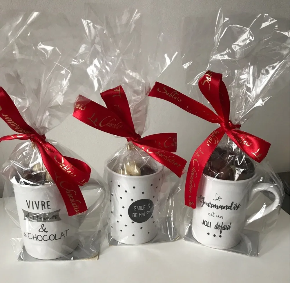 Tasses avec amandes assorties