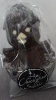 Moulage de chocolat noir décoré