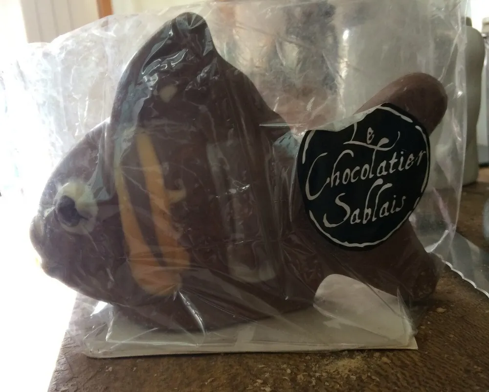 Moulage de chocolat au lait décoré