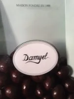 Amandes et noisettes enrobées de chocolat