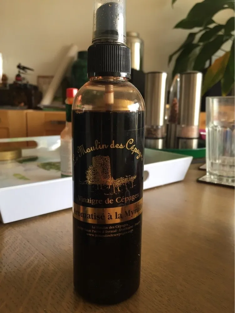 Vinaigre des cepages aromatise a la myrtille