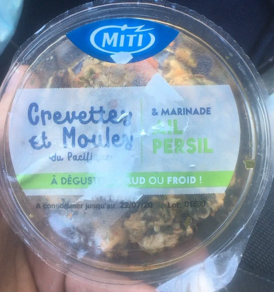 Crevette decortiquees cuites et moules ail et persik