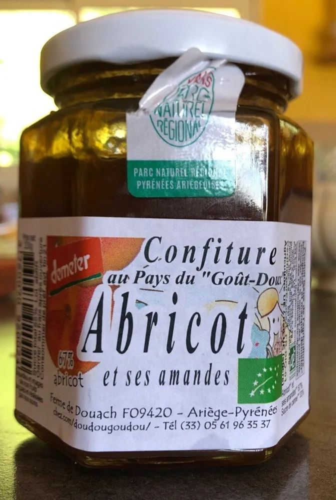 confiture d'abricot et ses amandes