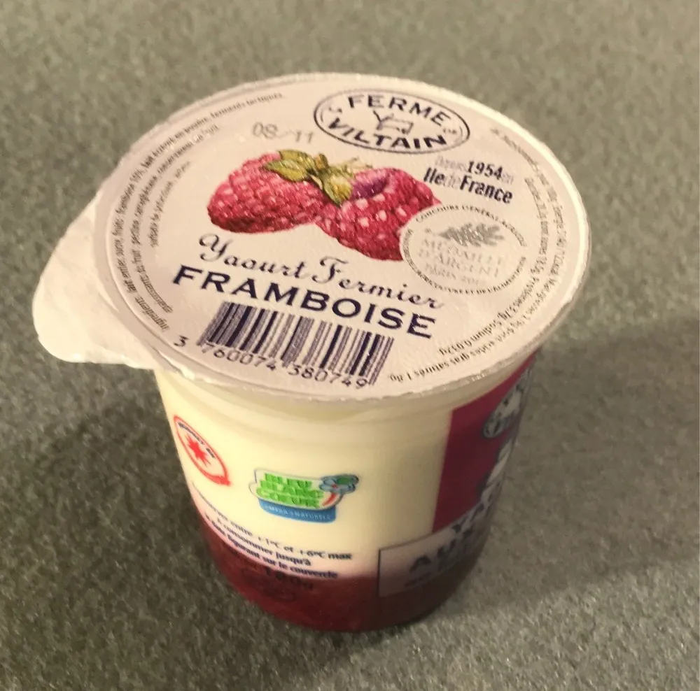 Yaourt fermier sur lit de framboise