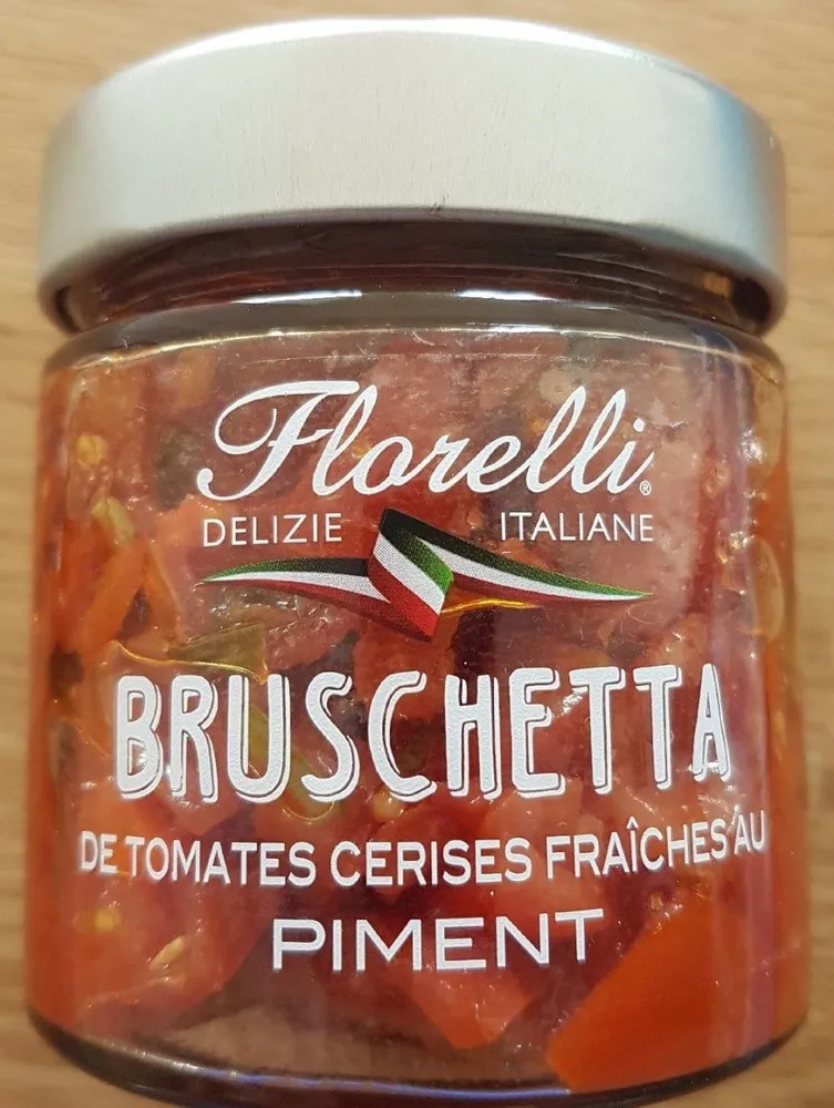 Bruschetta de tomates cerises fraîches au piment
