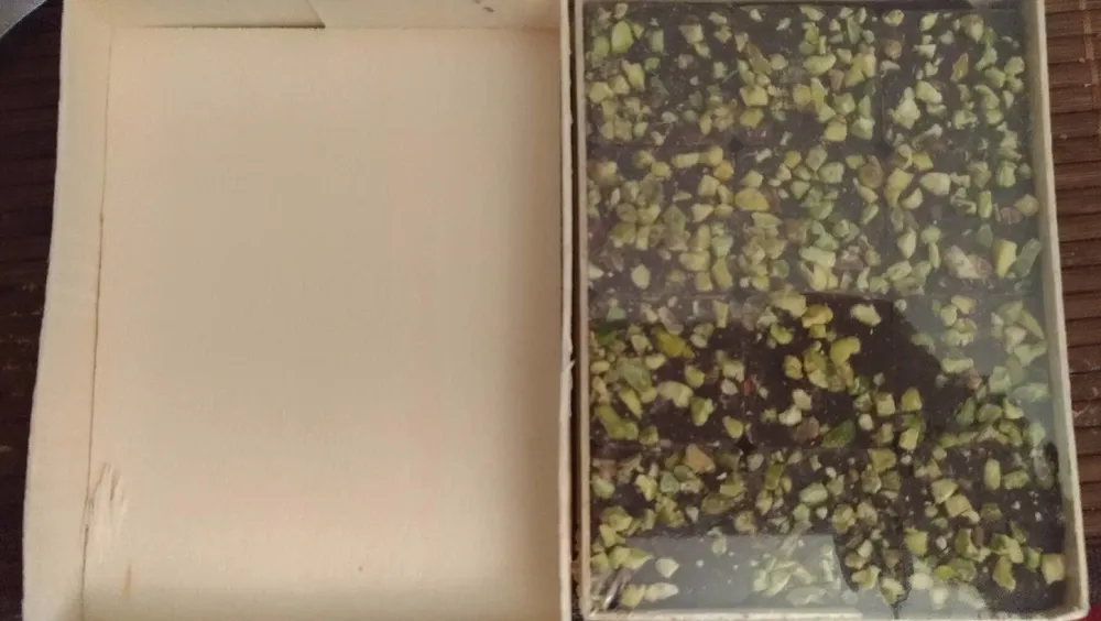 Coffret Praliné Feuilleté Noir Pistach